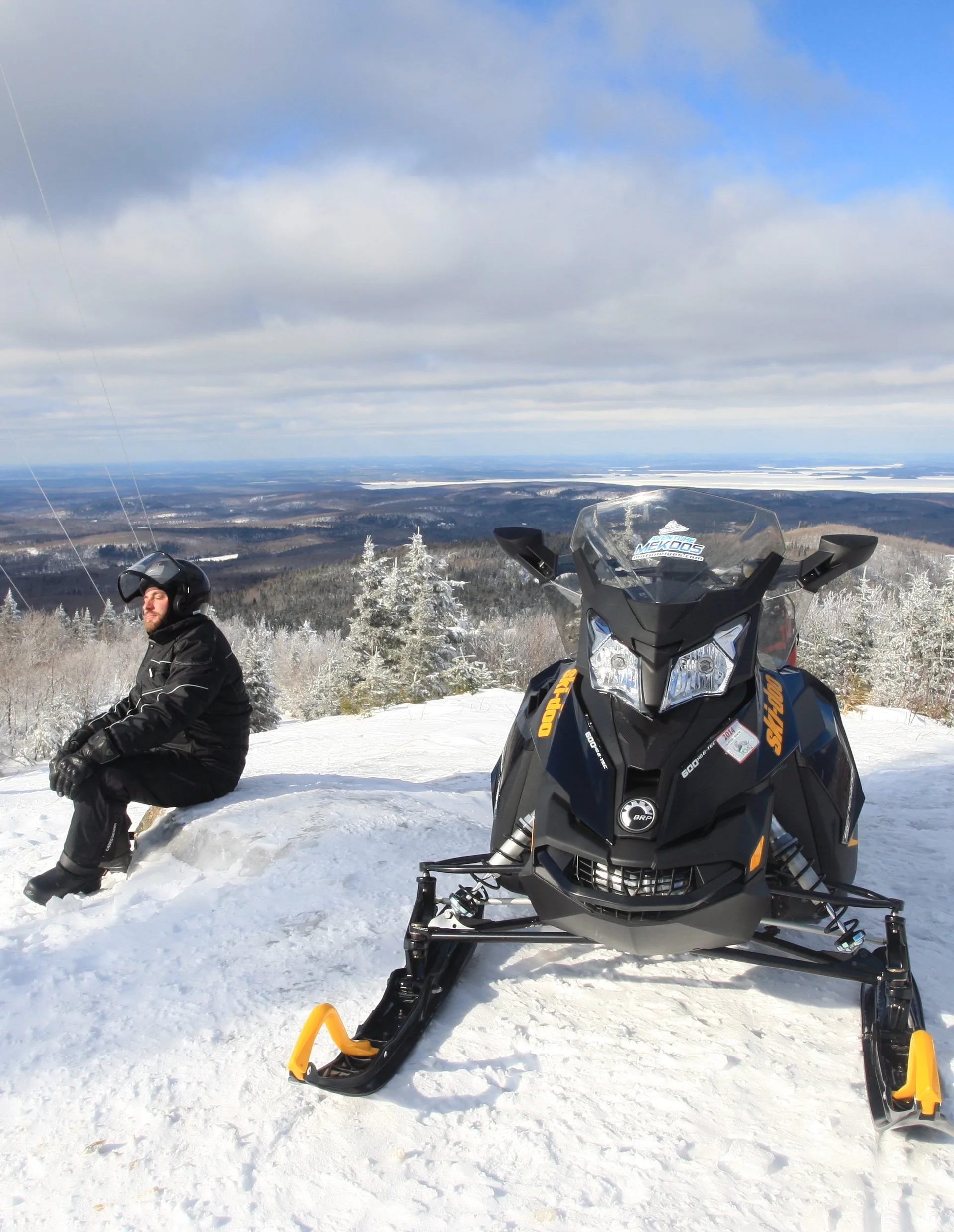 Panorama invernal desde una cumbre de las Laurentides